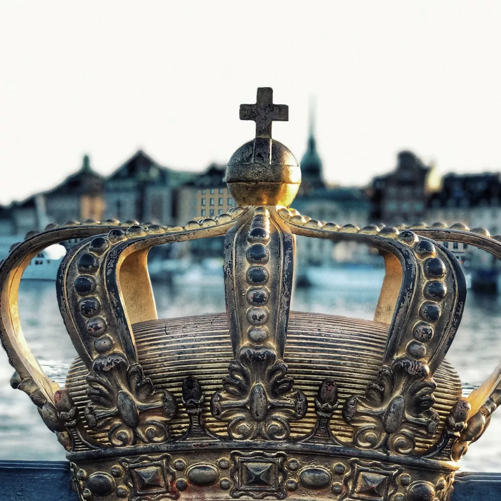 A mock-up Kings crown.